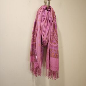 Bijoux Terner Pink Paisley Frindge Laege Scarf